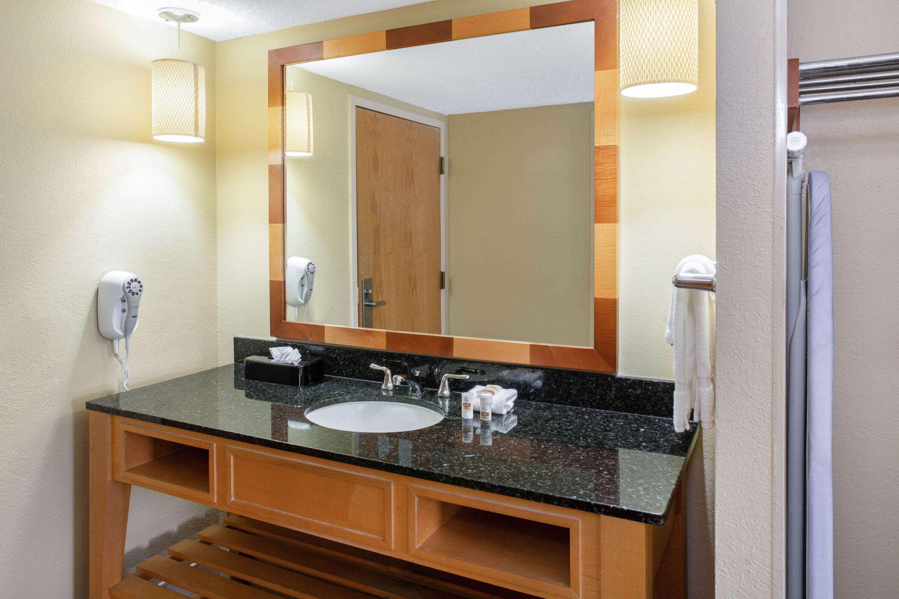 La Quinta By Wyndham Sarasota Downtown Ξενοδοχείο Εξωτερικό φωτογραφία