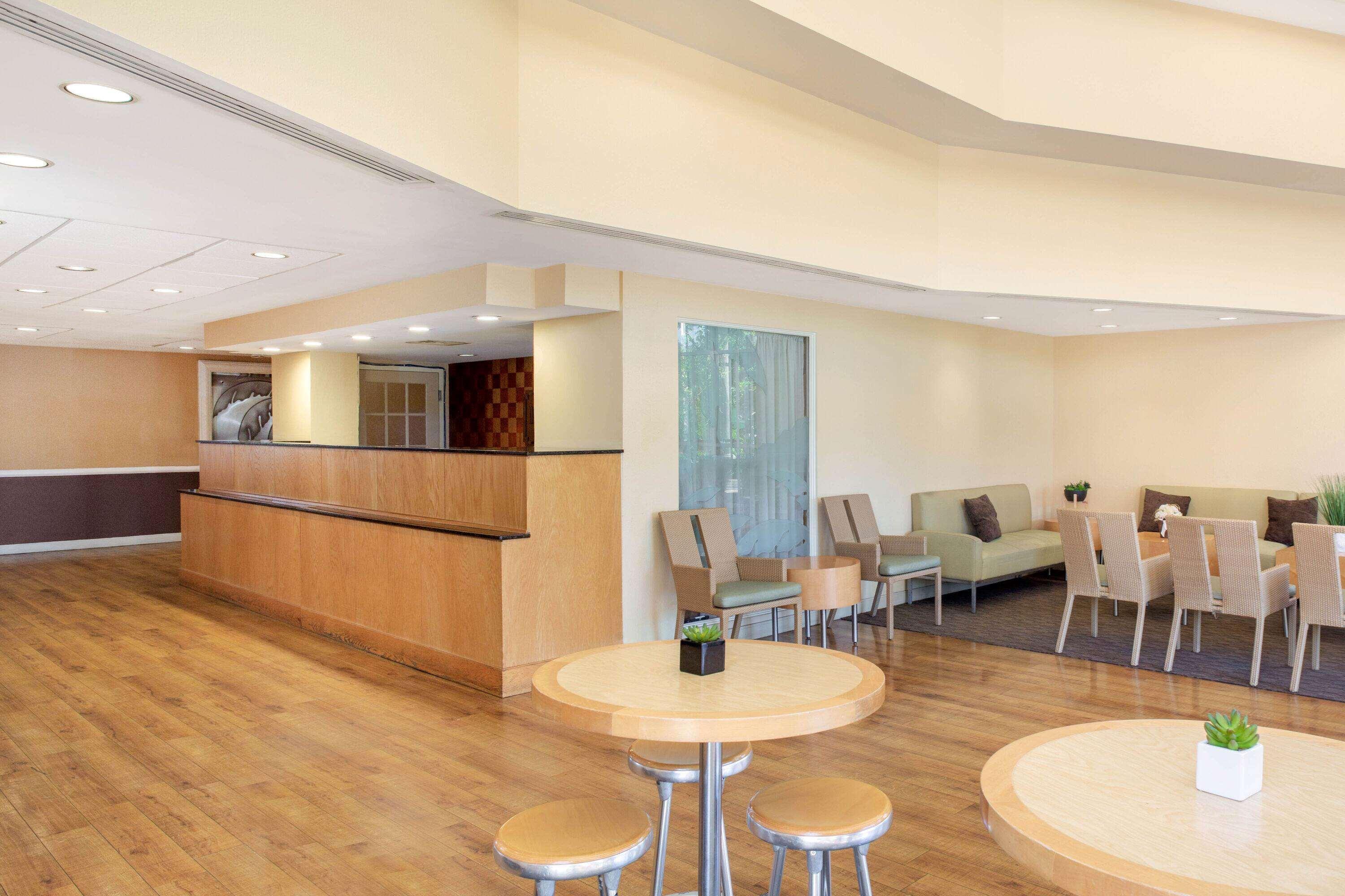 La Quinta By Wyndham Sarasota Downtown Ξενοδοχείο Εξωτερικό φωτογραφία
