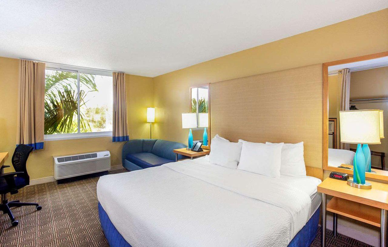 La Quinta By Wyndham Sarasota Downtown Ξενοδοχείο Εξωτερικό φωτογραφία